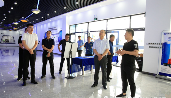 鄂尔多斯市政协主席高占胜到内蒙古铁辰智能公司调研