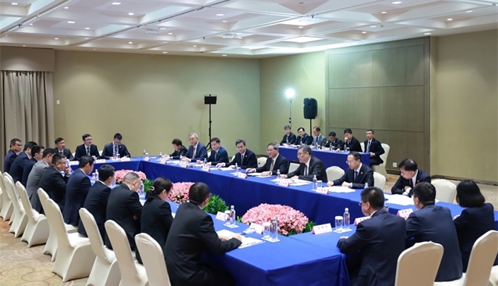 李强出席在巴西中资企业座谈会